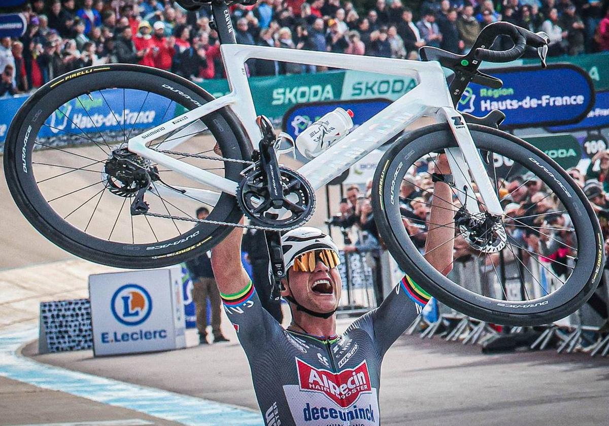 Van der Poel encadena su tercera París-Roubaix