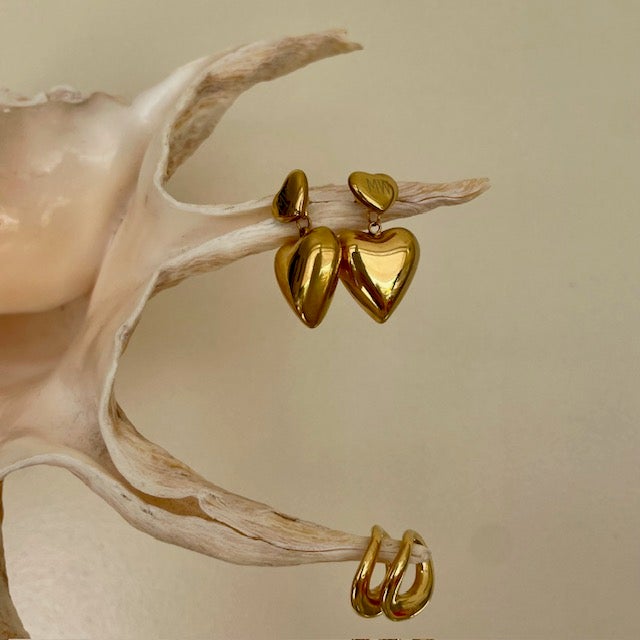 Tres jóvenes vizcaínos crean una marca de pendientes intercambiables que combinan con todos los looks