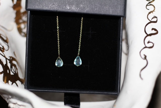 Tres jóvenes vizcaínos crean una marca de pendientes intercambiables que combinan con todos los looks