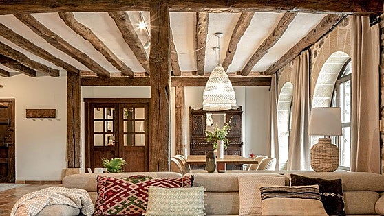 El caserío de una familia en Orozko convertido en un refugio 'boho chic' con vistas al Gorbea