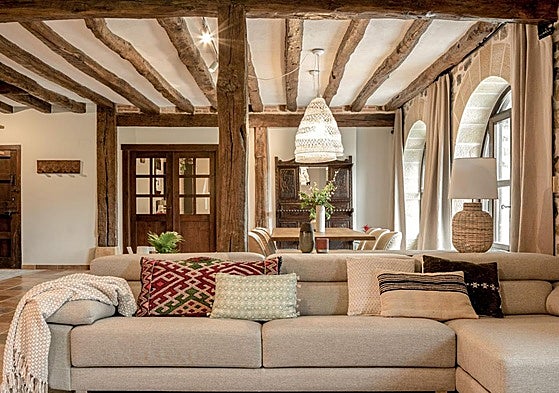 El caserío de una familia en Orozko convertido en un refugio 'boho chic' con vistas al Gorbea