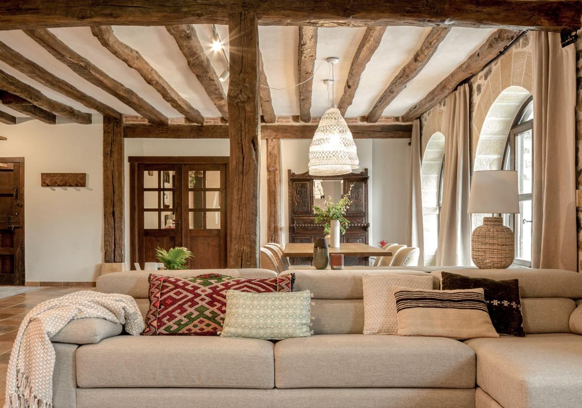 El caserío de una familia en Orozko convertido en un refugio 'boho chic' con vistas al Gorbea