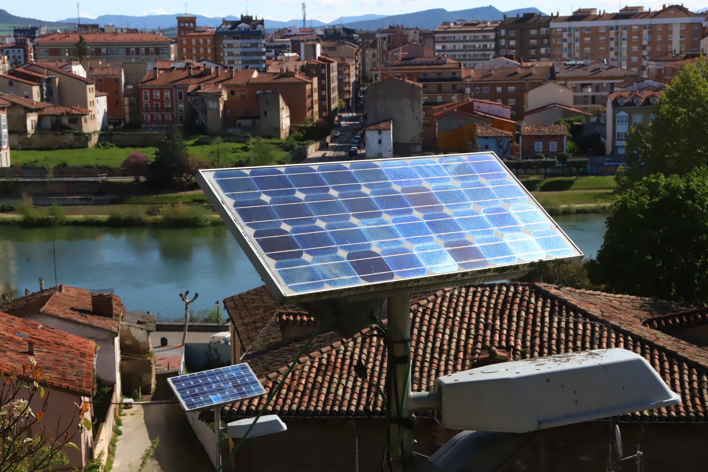 Podrán instalar placas en diferentes edificios públicos.