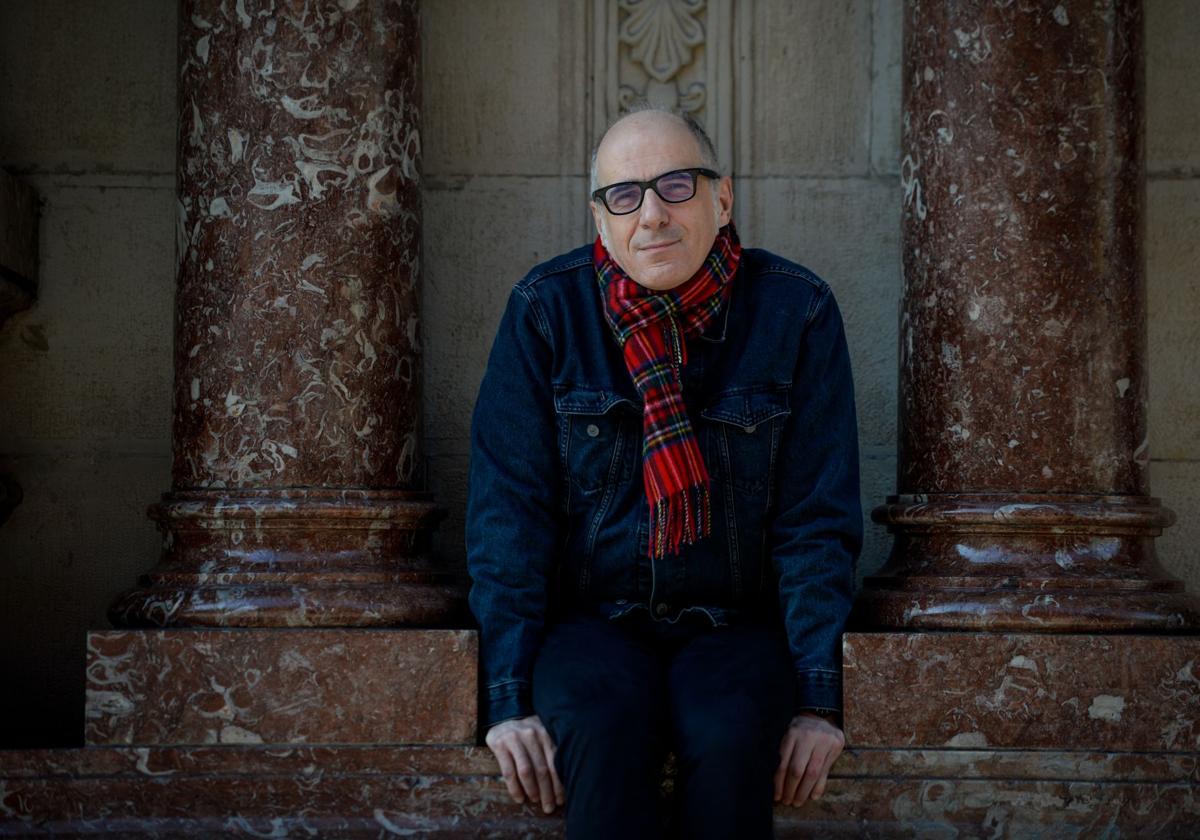 Pedro Learreta: «El rock tiene el oropel y la fama, pero también un 'backstage' lleno de porquería»