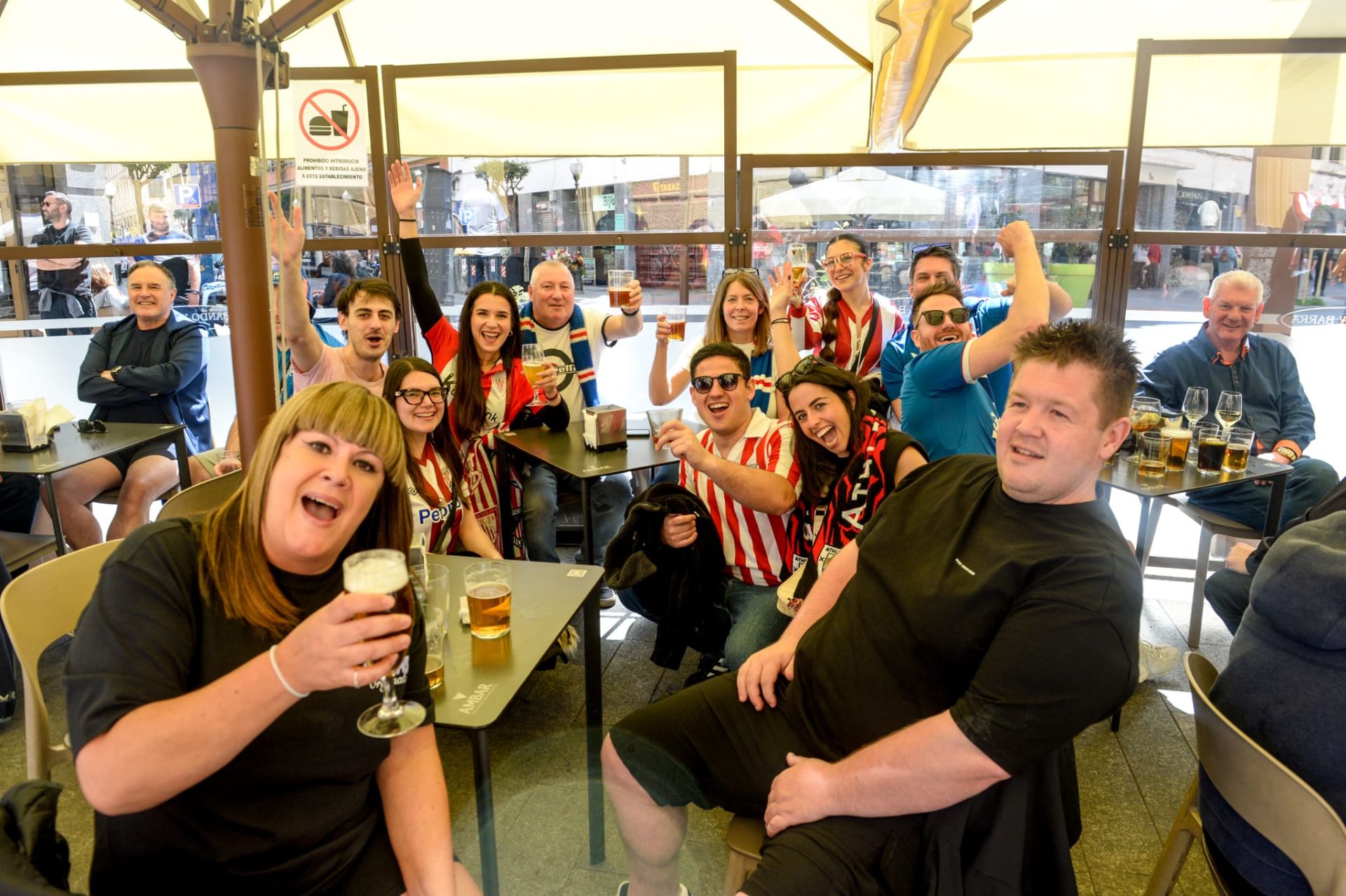 Así vivieron las aficiones del Athletic y el Rangers las horas previas al partido de San Mamés