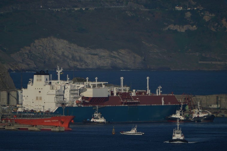 La batalla por el gas entre EE UU y Rusia se libra en el Puerto de Bilbao