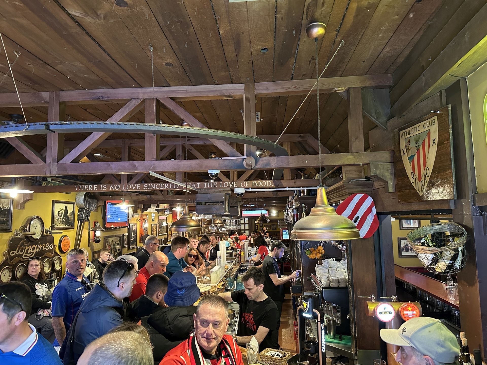 Así vivieron las aficiones del Athletic y el Rangers las horas previas al partido de San Mamés