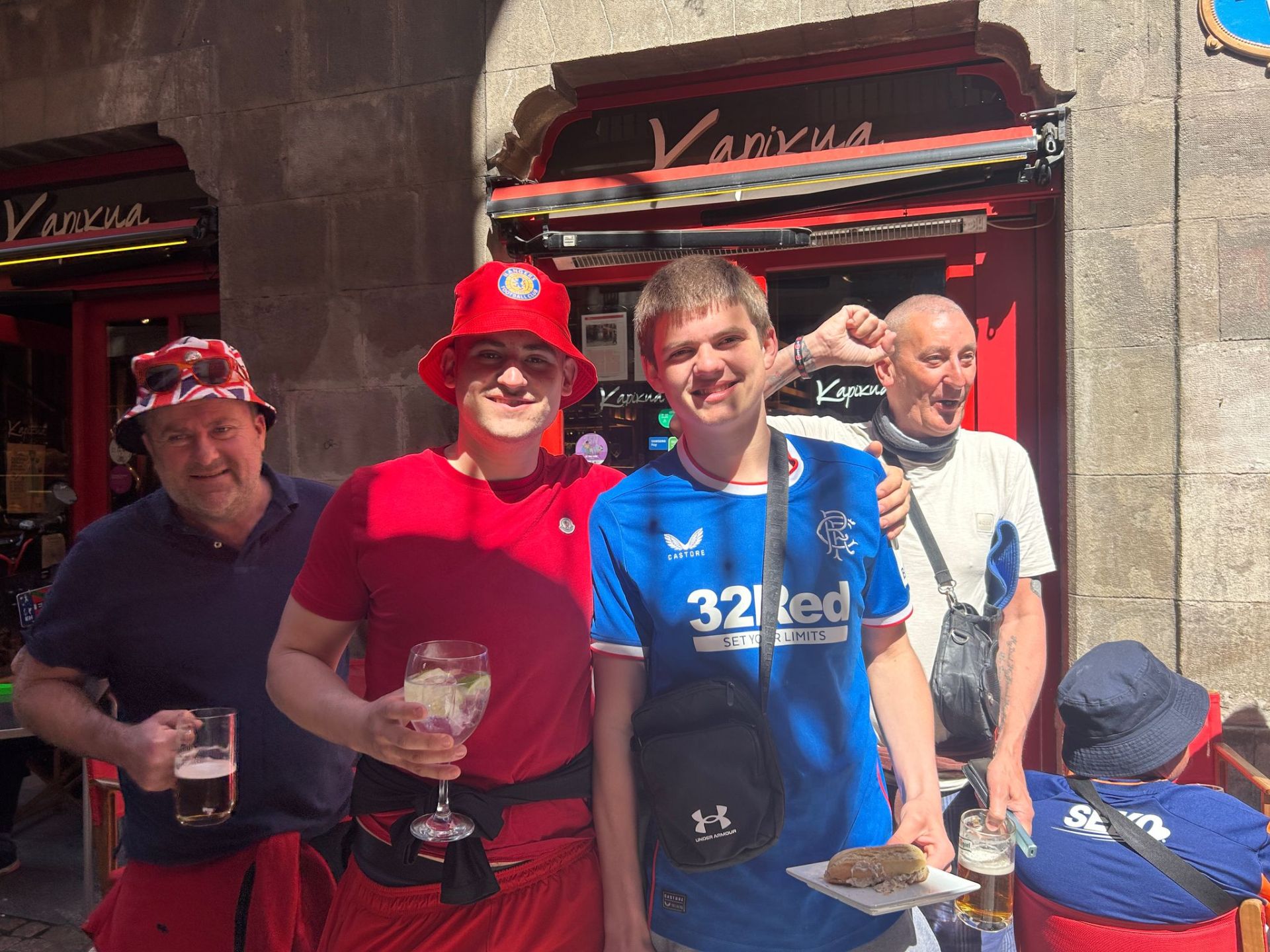 Así vivieron las aficiones del Athletic y el Rangers las horas previas al partido de San Mamés