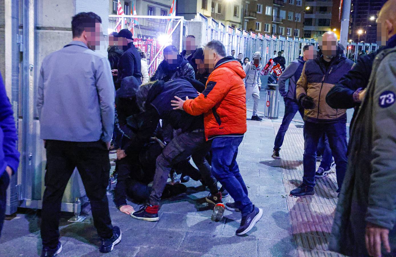 Athletic-Rangers: Las imágenes de los incidentes en la explanada de San Mamés