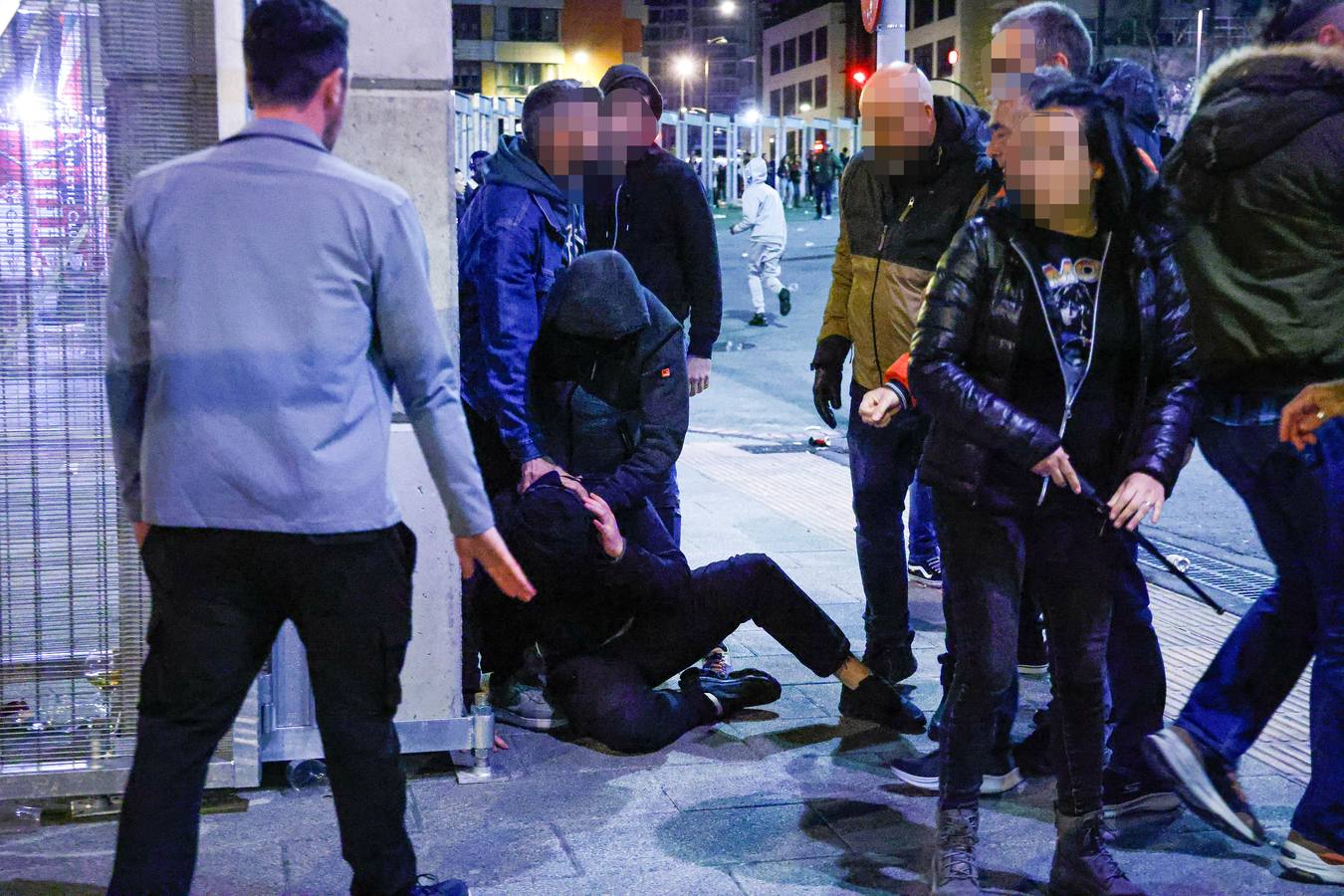 Athletic-Rangers: Las imágenes de los incidentes en la explanada de San Mamés