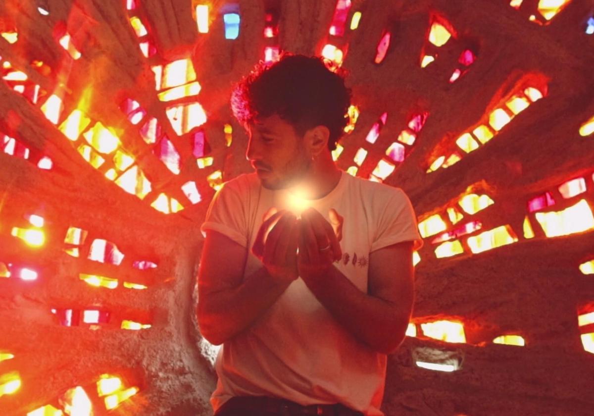 El tema va acompañado de un videoclip que, como no podía ser de otro modo, fue grabado en el santuario.