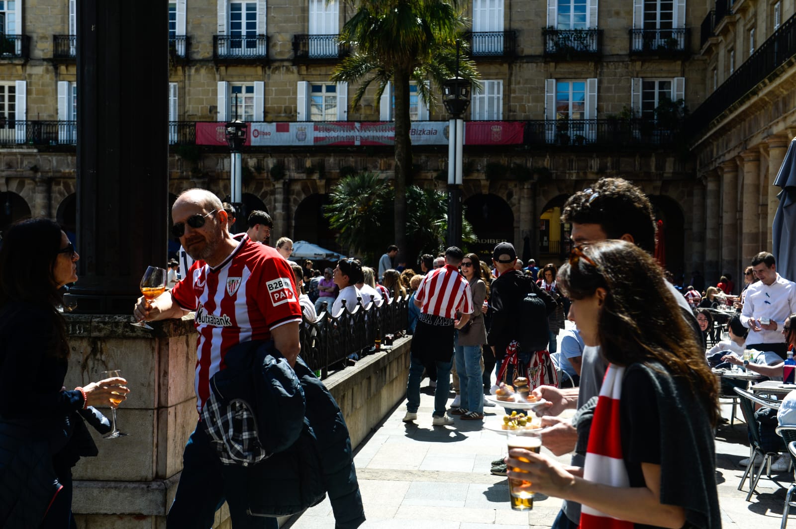Así vivieron las aficiones del Athletic y el Rangers las horas previas al partido de San Mamés