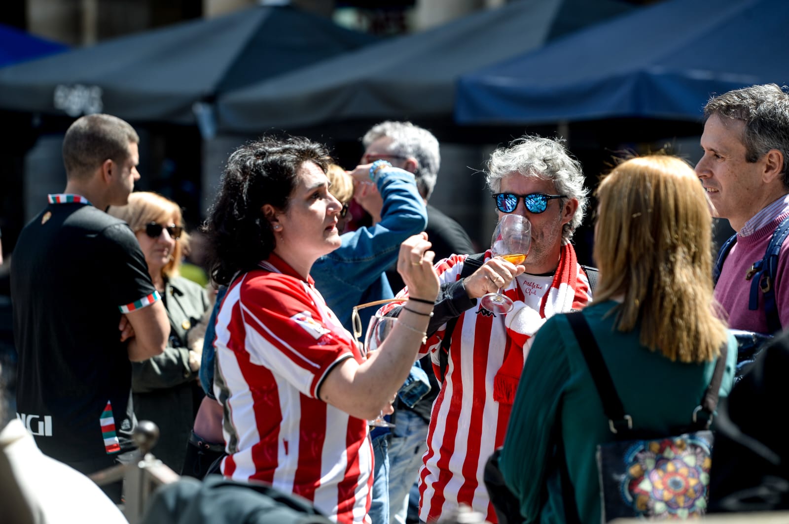 Así vivieron las aficiones del Athletic y el Rangers las horas previas al partido de San Mamés