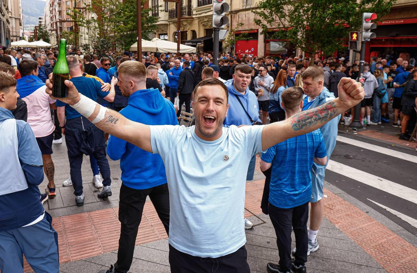 Así vivieron las aficiones del Athletic y el Rangers las horas previas al partido de San Mamés