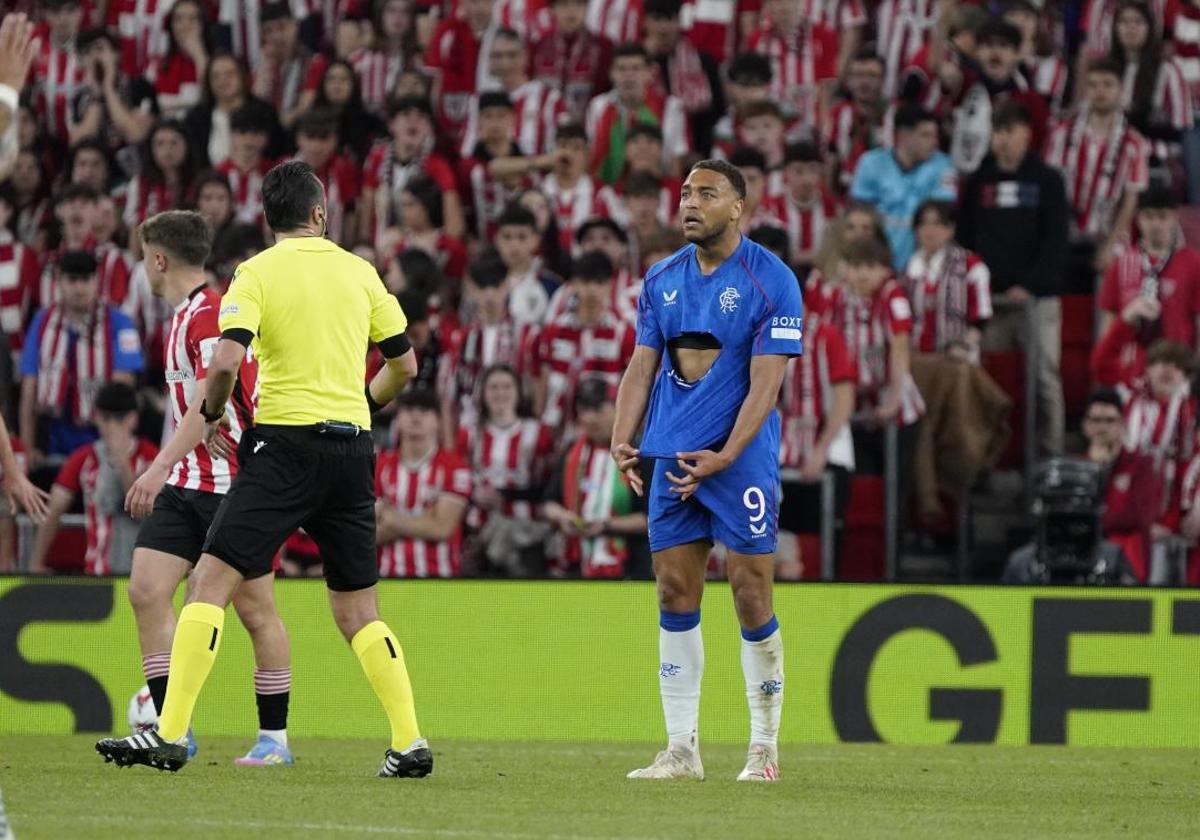 La queja del entrenador del Rangers: «Ha habido dos penaltis claros del Athletic»