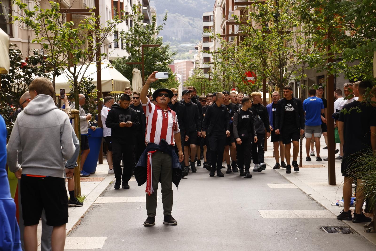 Así vivieron las aficiones del Athletic y el Rangers las horas previas al partido de San Mamés