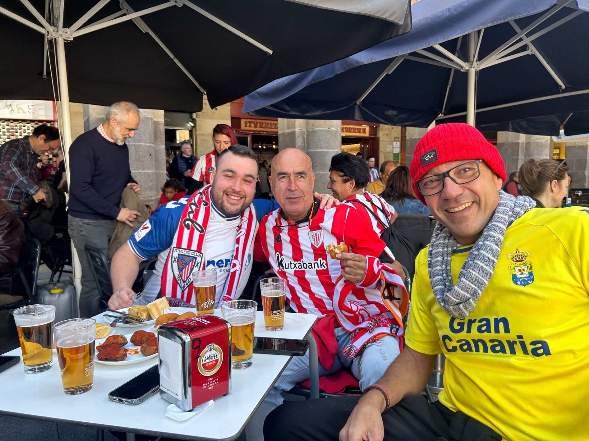 Así vivieron las aficiones del Athletic y el Rangers las horas previas al partido de San Mamés