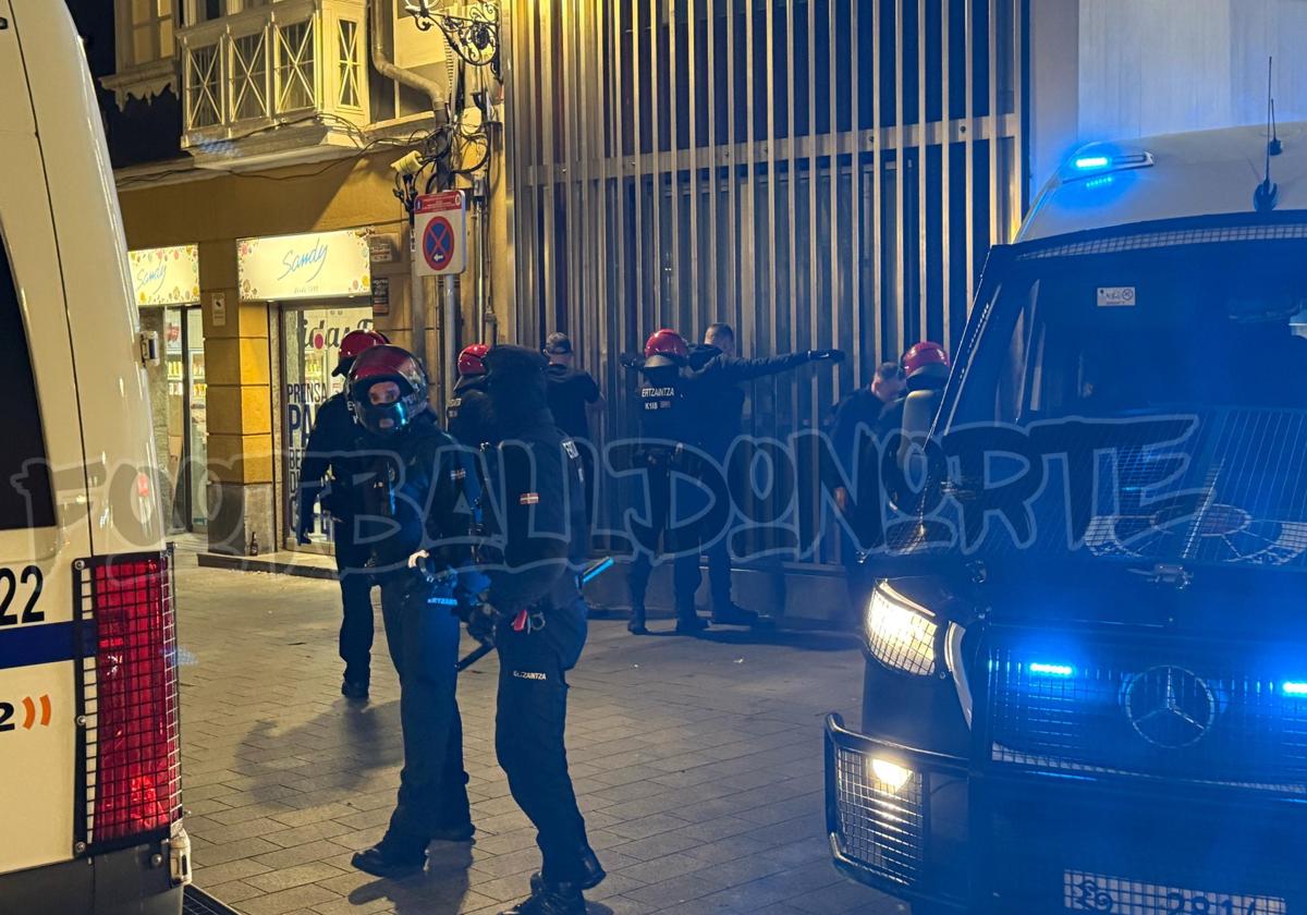 Cacheos e identificaciones a los aficionados del Rangers esta noche en el Casco Viejo