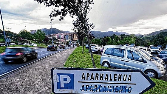 La gestión municipal del aparcamiento impone en Lekeitio la ley del silencio