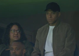 El Athletic es testigo del malestar del Bernabéu: pitos al Madrid al descanso y a Mbappé, que está en la grada