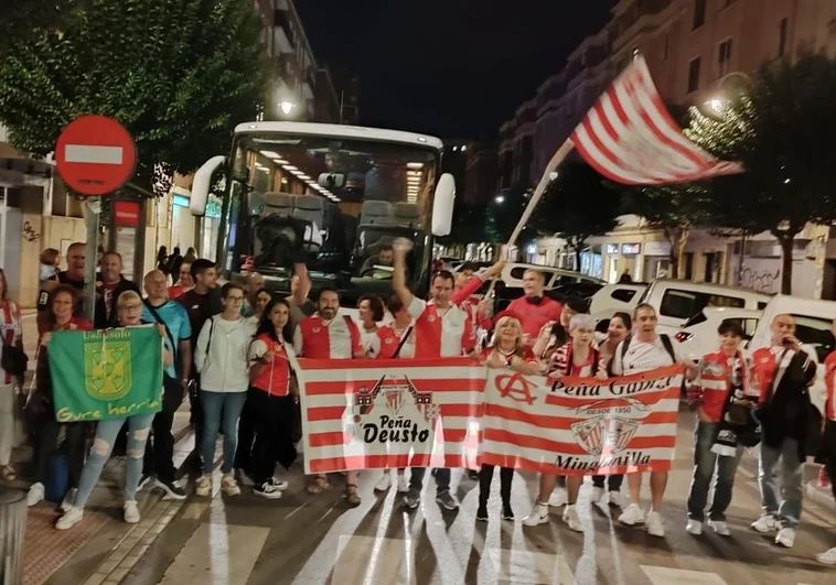 La Peña Deusto organiza un viaje en bus-litera para animar al Athletic en Manchester