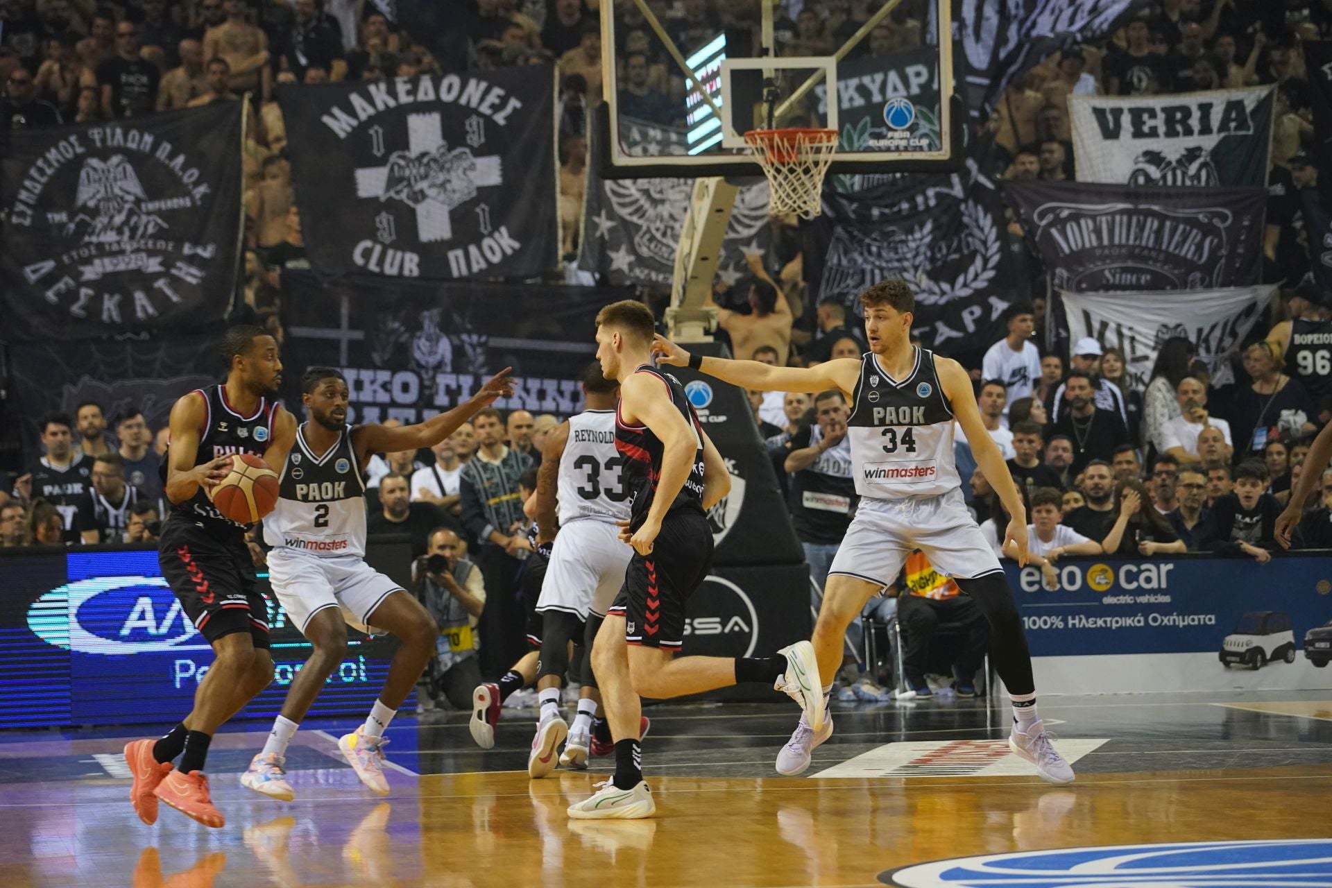 En imágenes la final de la Europe Cup, PAOK-Bilbao Basket