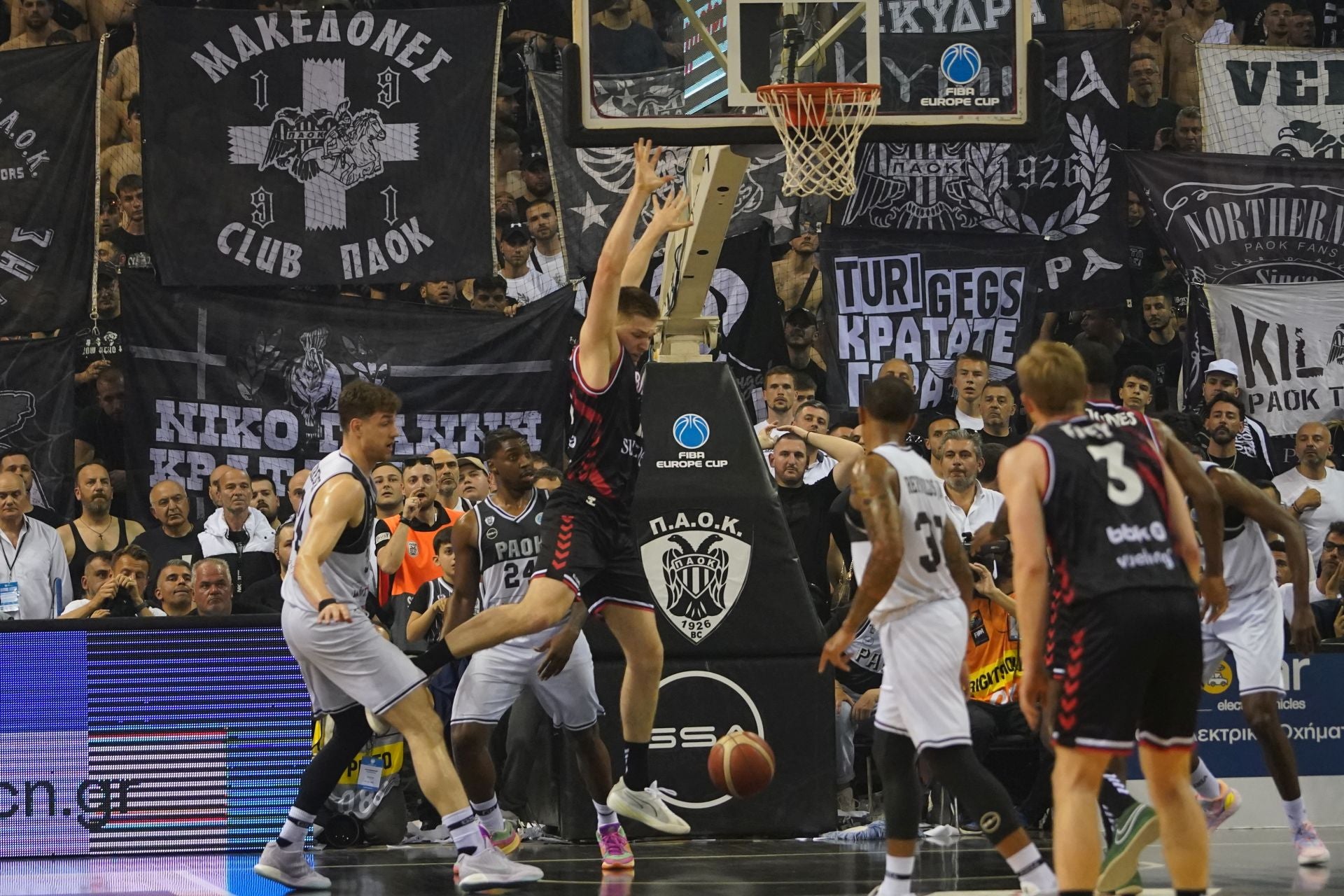 En imágenes la final de la Europe Cup, PAOK-Bilbao Basket