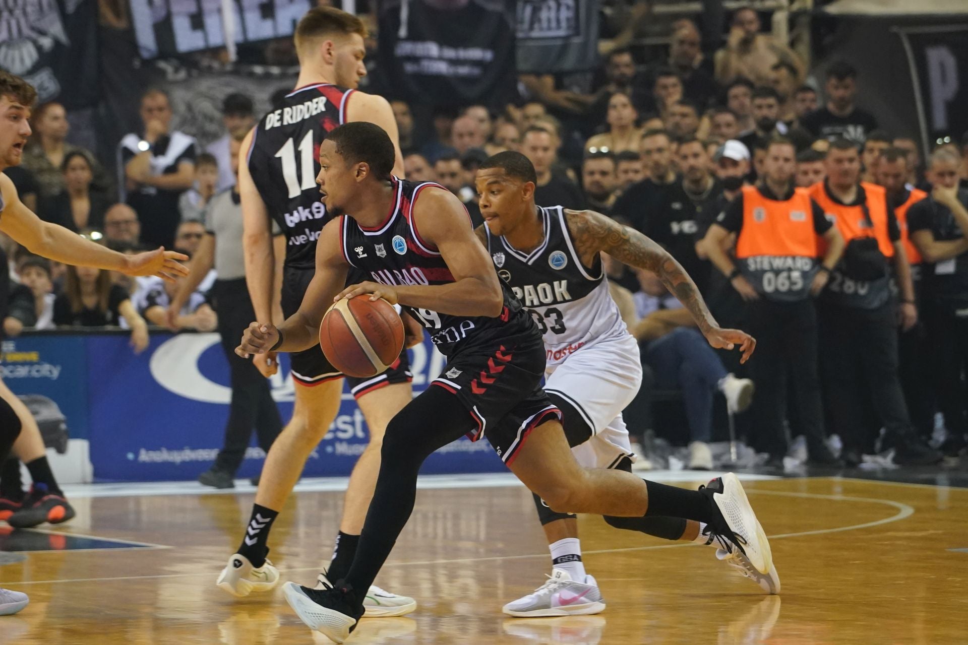 En imágenes la final de la Europe Cup, PAOK-Bilbao Basket