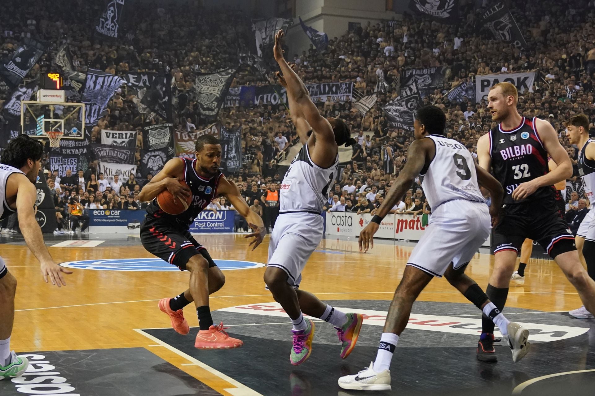 En imágenes la final de la Europe Cup, PAOK-Bilbao Basket