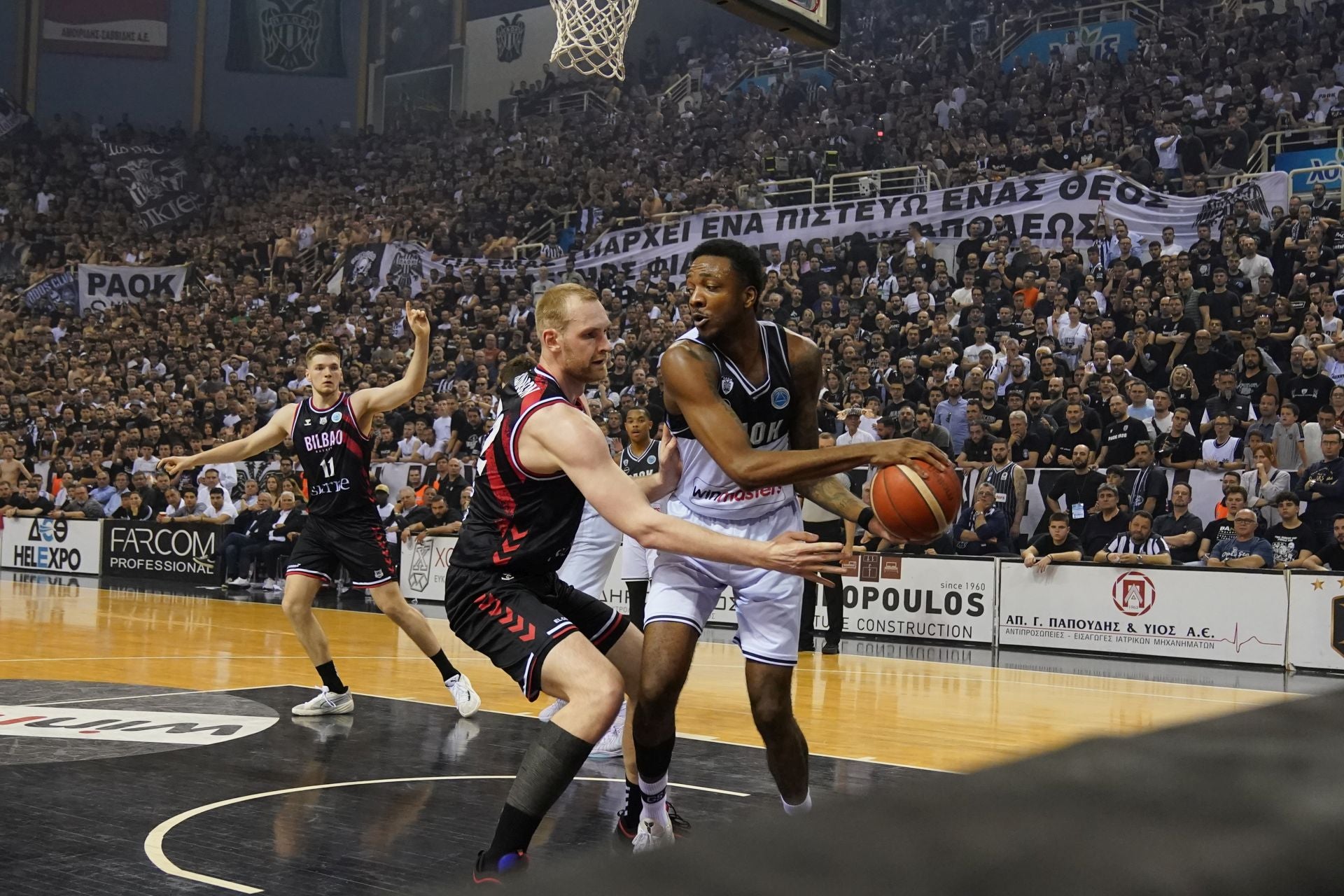 En imágenes la final de la Europe Cup, PAOK-Bilbao Basket