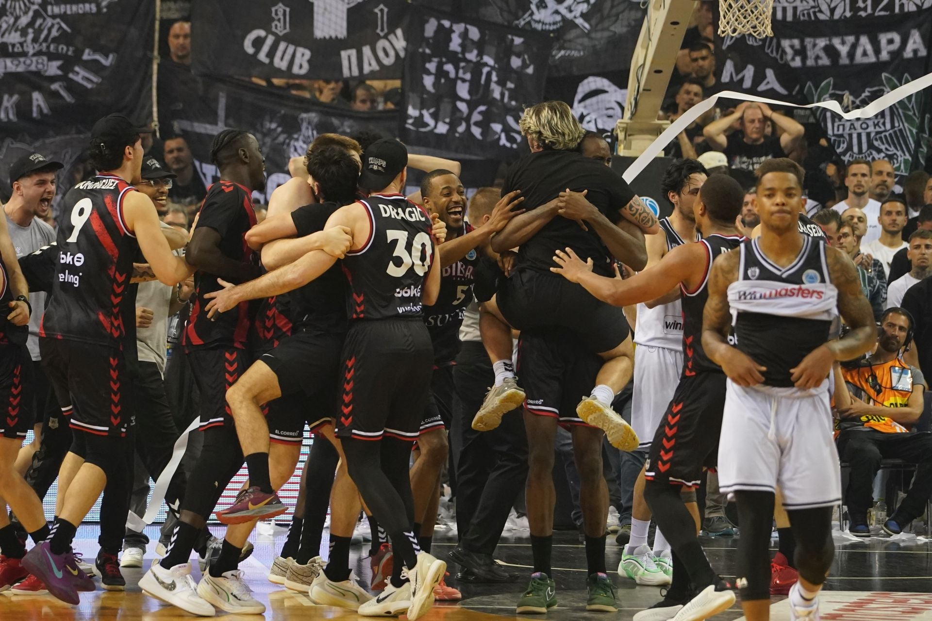 En imágenes la final de la Europe Cup, PAOK-Bilbao Basket