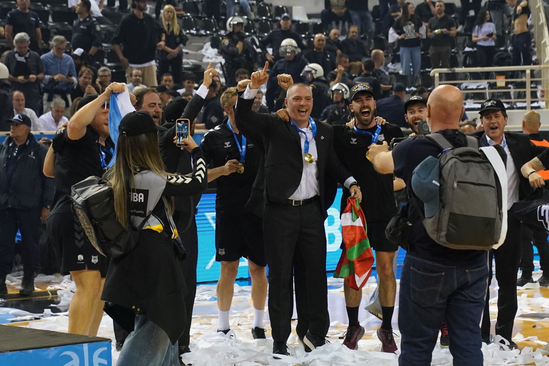 En imágenes la final de la Europe Cup, PAOK-Bilbao Basket