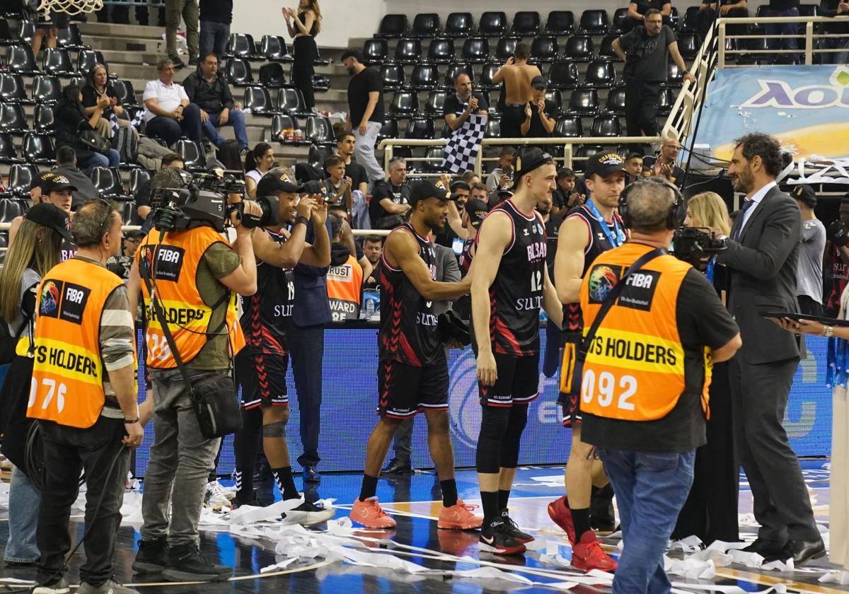 Mumbrú, Iñaki López, el Athletic... las felicitaciones al Bilbao Basket por su título europeo