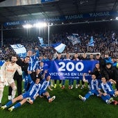 El Alavés celebra su victoria 200 en Primera División en el momento justo
