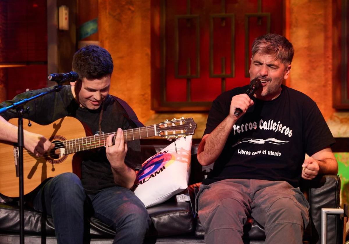 «¿Amaia o Leire?»: los Estopa se posicionan en 'La Revuelta'