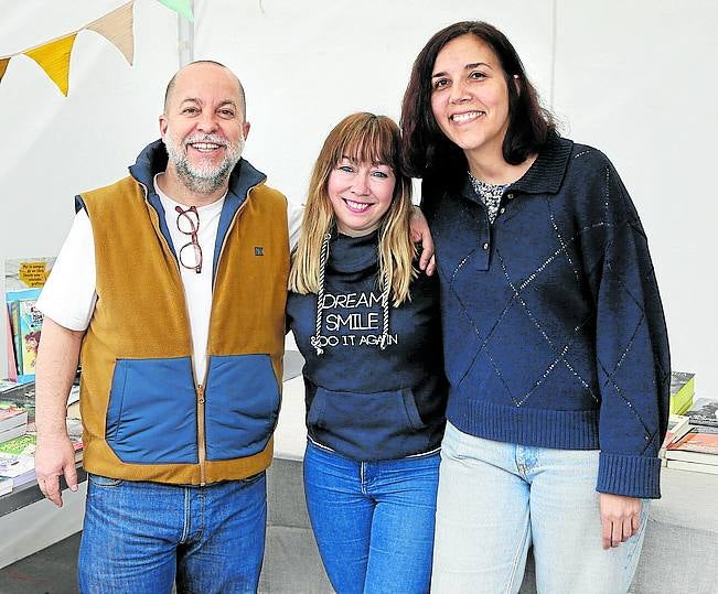 Fernando Ros, Ainhoa San Román y Joana Larrea.