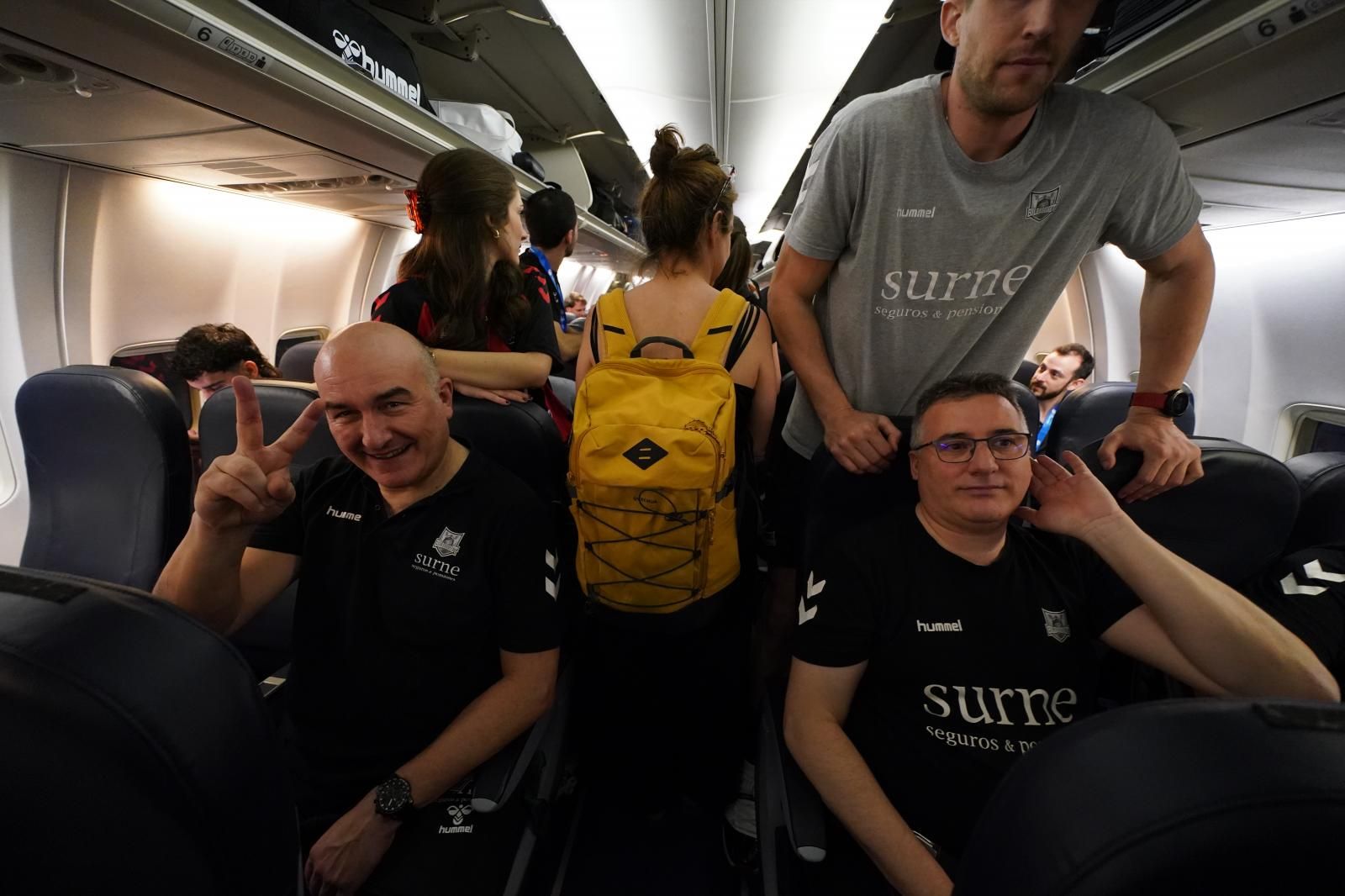 Así ha sido el vuelo de vuelta de los campeones: champán y discoteca volante