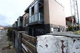 Se acometerán diversos trabajos para controlar y cerrar las casas.