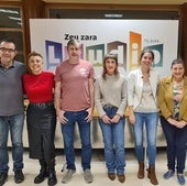 Los siete últimos ediles de Bildu, con la alcaldesa Ainize Gastaka la tercera por la derecha.