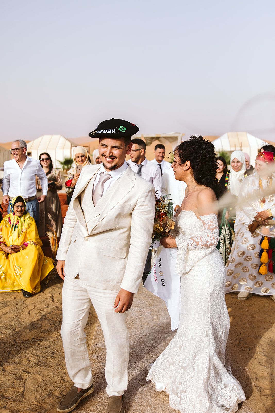 La boda de una bilbaína y un marroquí en el desierto del Sáhara con aurresku, ikurriña y mucho amor