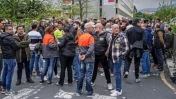 Los trabajadores de Bridgestone acudirán al parlamento europeo y se concentrarán frente a la embajada de Japón en Madrid