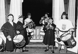 Trompeteros y atabaleros de al Diputación y el Ayuntamiento en la Retreta de 1979.