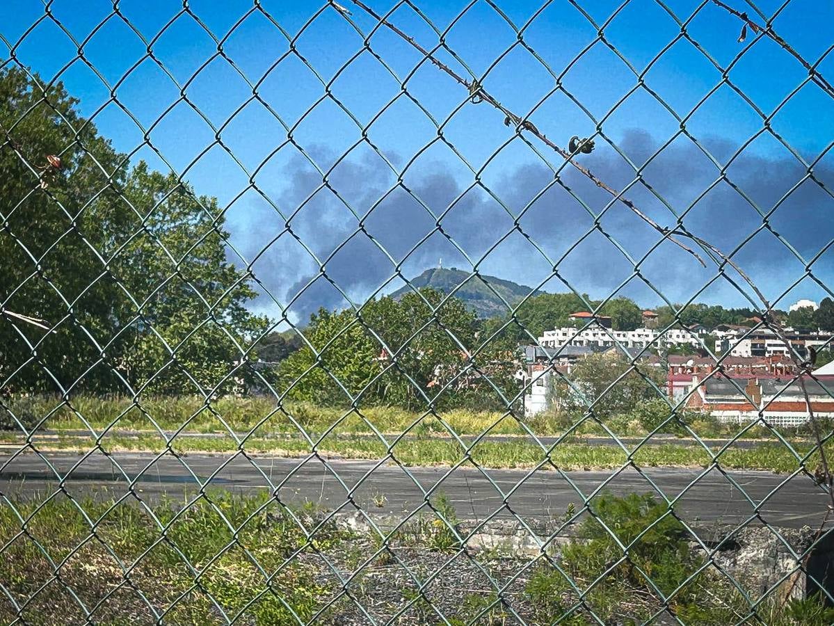 Humo en los alrededores de Petronor