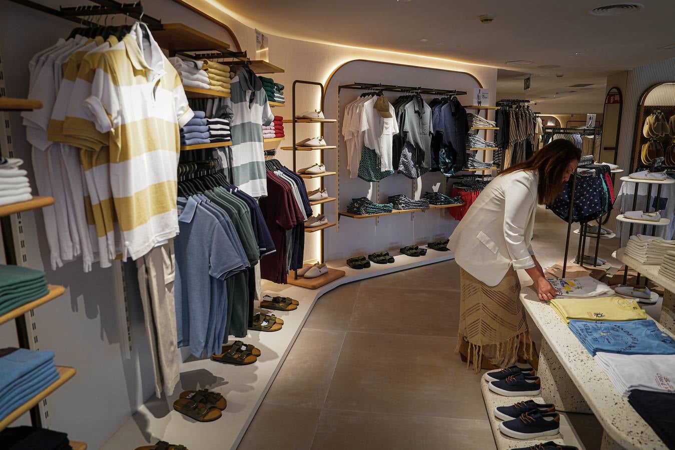 Sfera reabre su tienda en la Plaza Moyúa de Bilbao