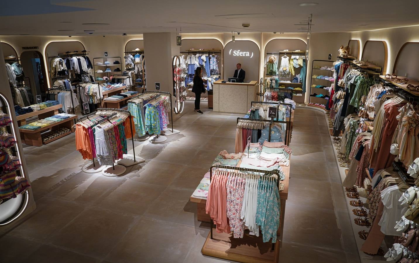 Sfera reabre su tienda en la Plaza Moyúa de Bilbao