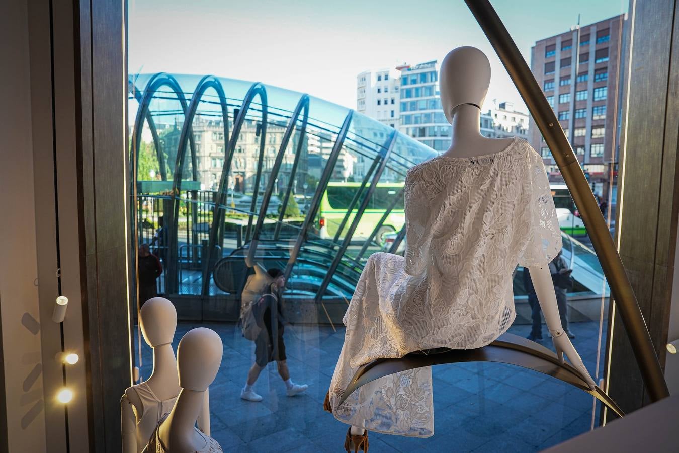 Sfera reabre su tienda en la Plaza Moyúa de Bilbao