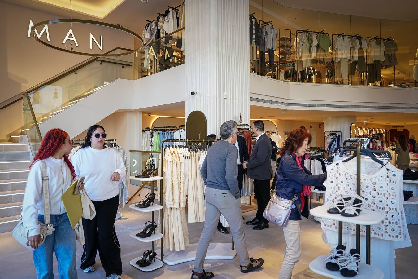 Sfera reabre su tienda en la Plaza Moyúa de Bilbao