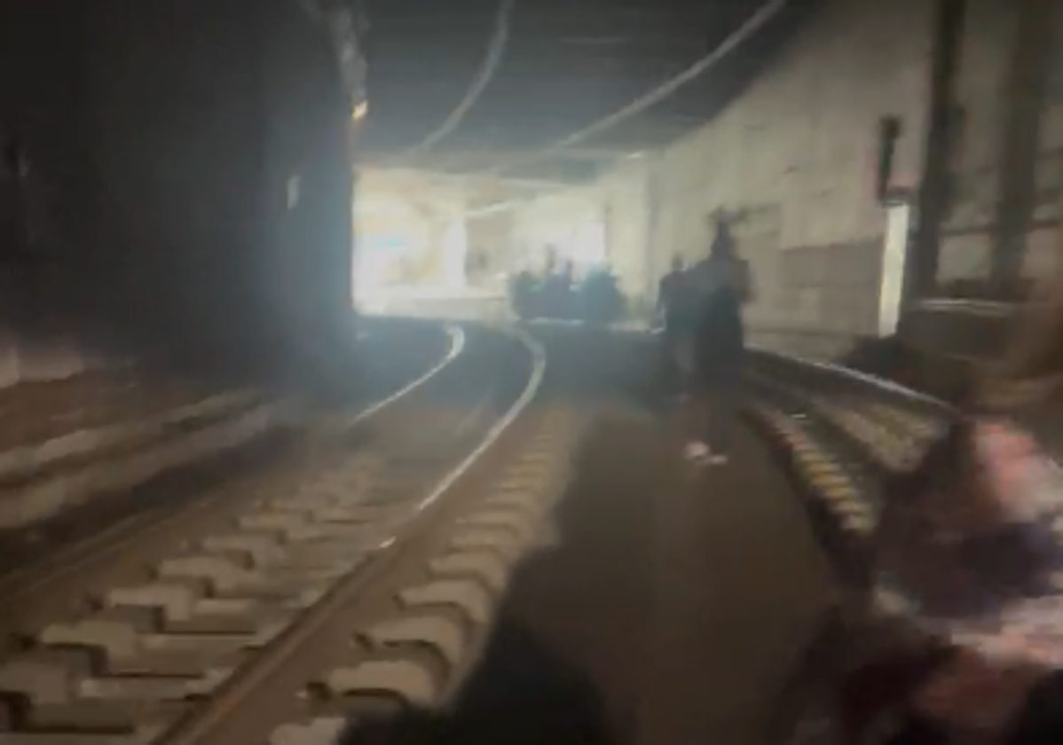 Desalojan a 50 personas por las vías en el tren a la altura de Matiko