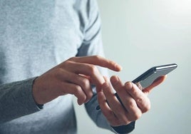 Los avisos de las compañías telefónicas a sus clientes por la falta de cobertura e Internet tras el apagón