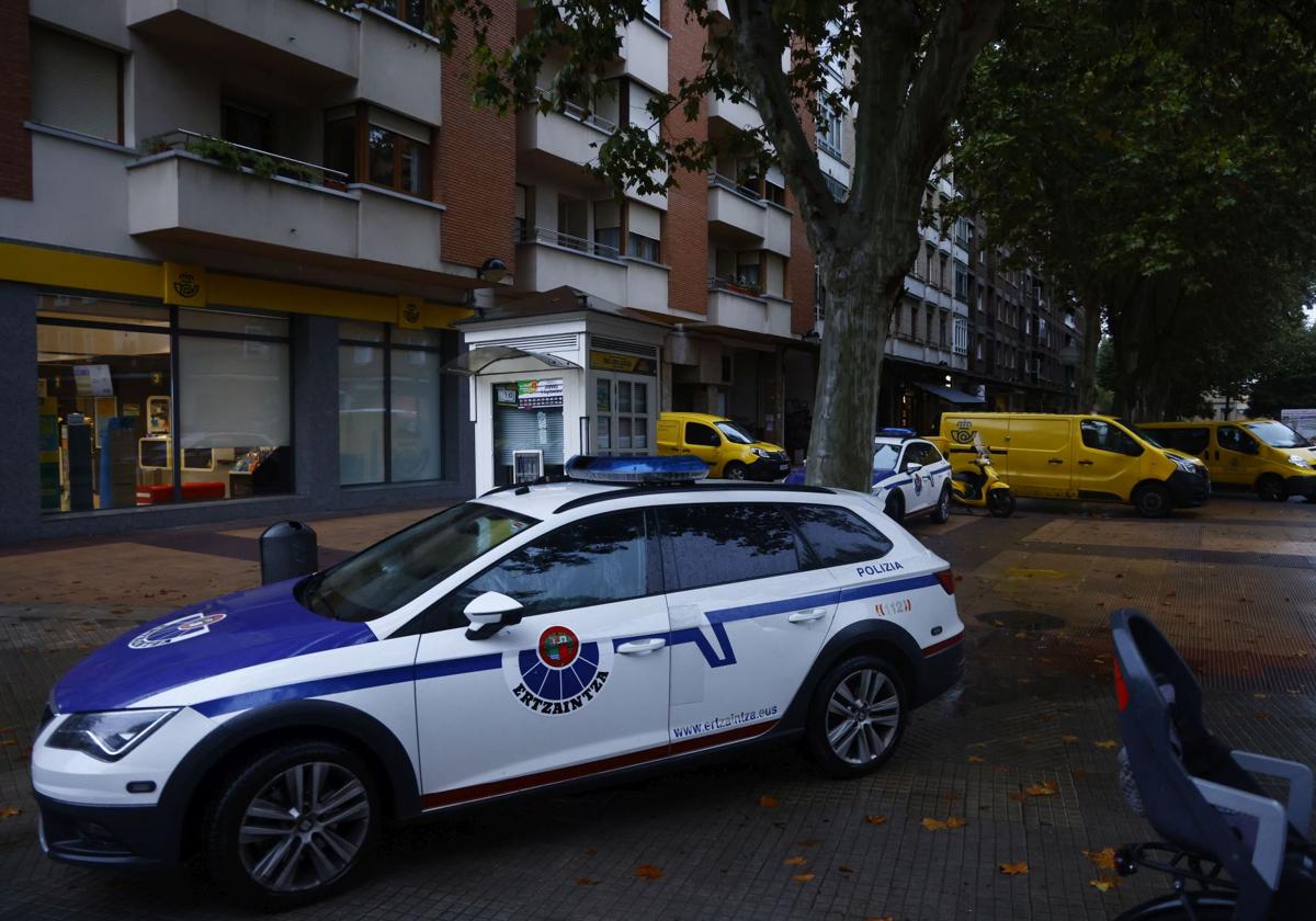 Una ertzaina fuera de servicio frustra el robo de un móvil en Vitoria